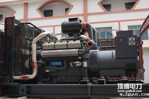 500KW康沃柴油发电机组装载中