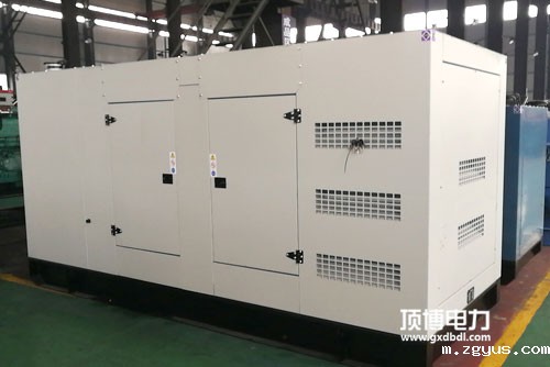 两台静音箱式柴油发电机组