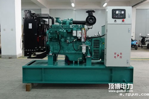 一台750kW柴油发电机组工作小于100h,起动排气管有大量白烟
